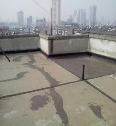 东兴漏水维修 楼顶漏水是什么原因，楼顶漏水维修方法是什么?